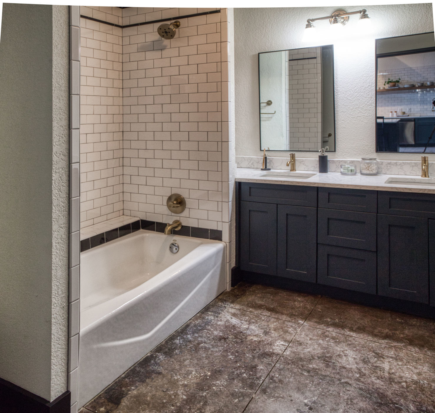 208 bathroom.jpg